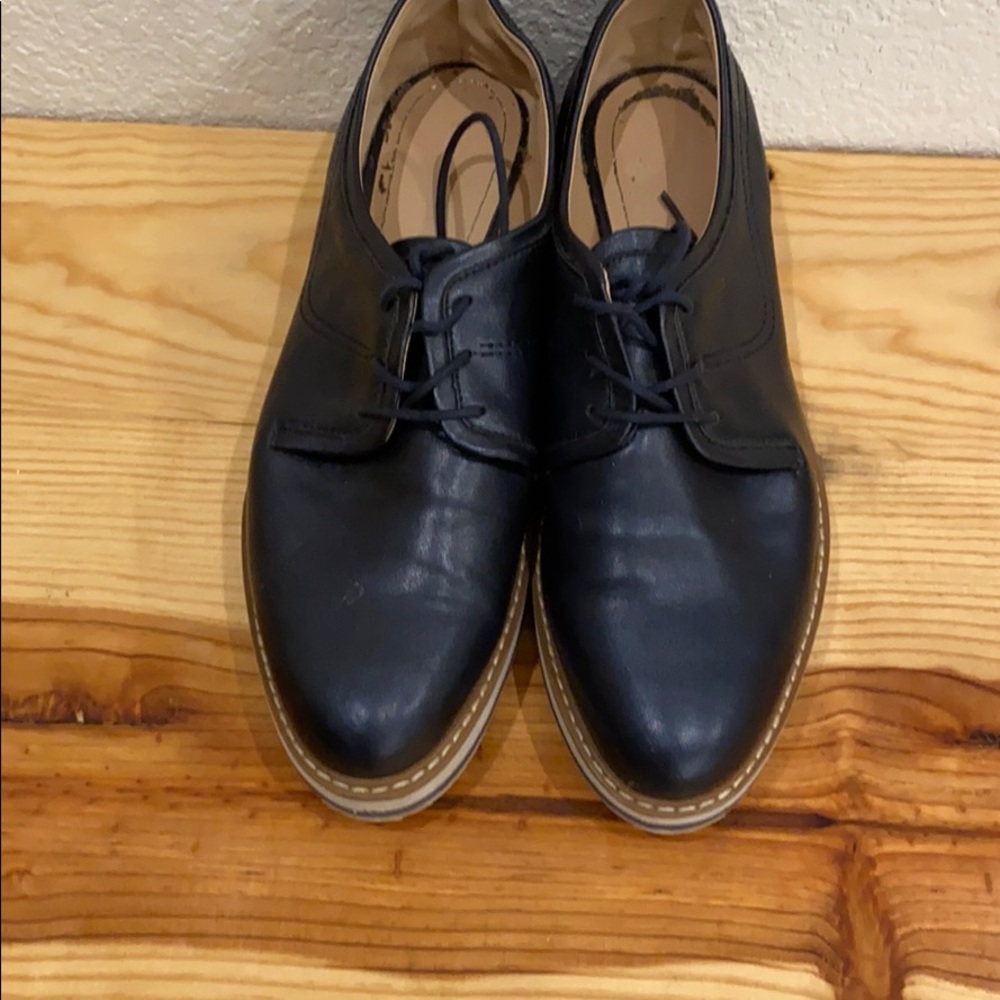 Zara platforms size 9! platform style lace ups.